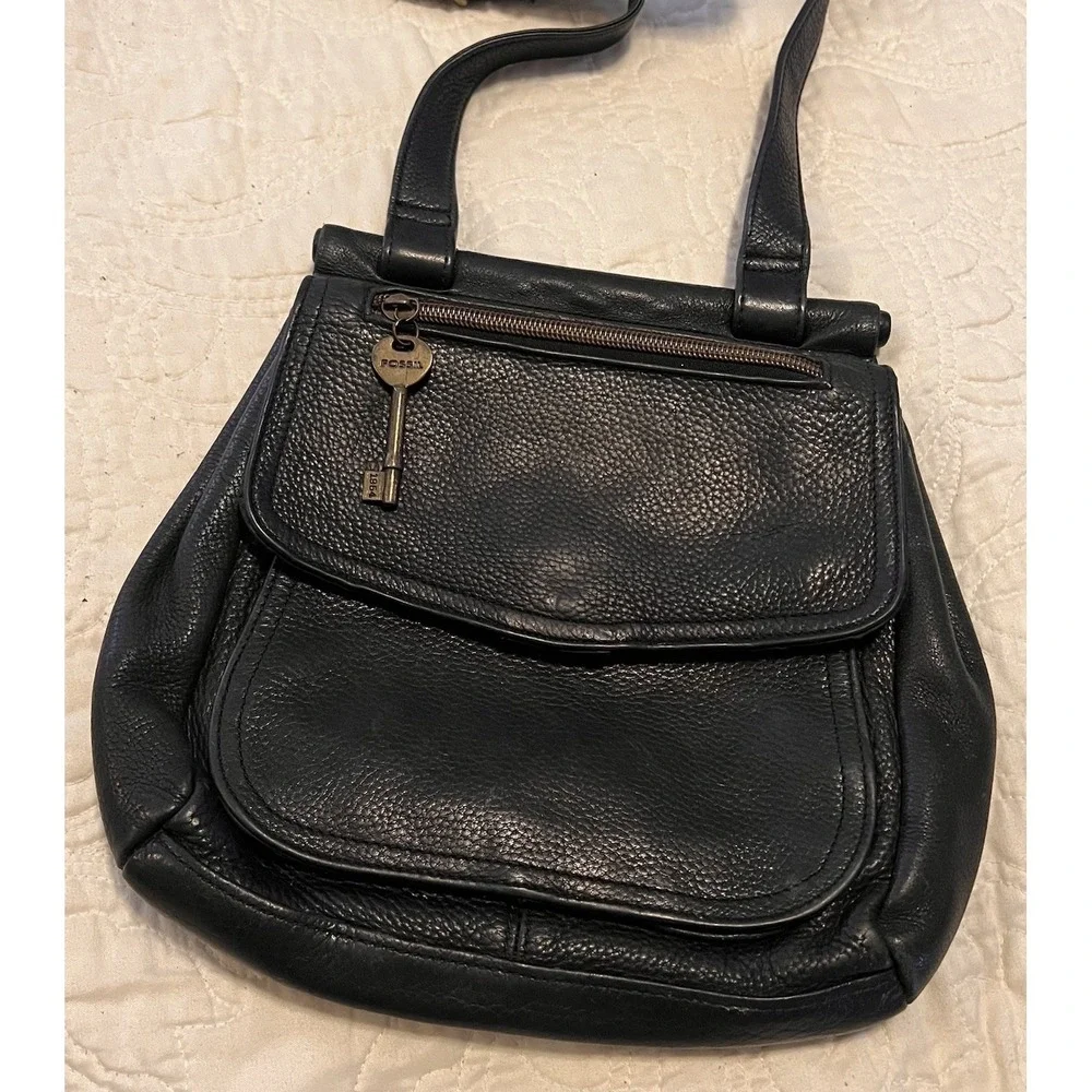 Vintage Fossil Black Pebbled Leather Crossbody Bag Brass Key Charm Minimalist